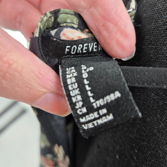 Forever 21 Black Floral Halter Crop Size Large - Picture 3 of 6